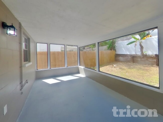 Building Photo - 320 Laxton Ln