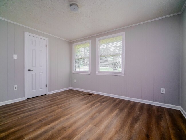 Building Photo - "Charming 3-Bedroom  with 1.5 Baths in Kings Mountain - Cozy 1050 sqft Home!"