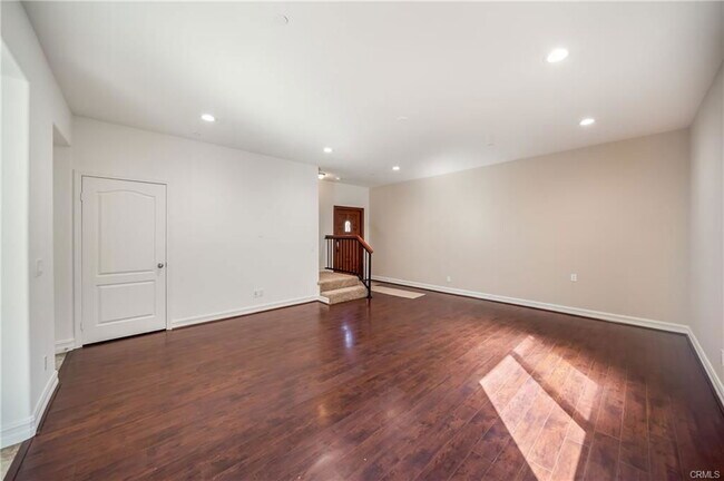 Building Photo - 10808 Kling St