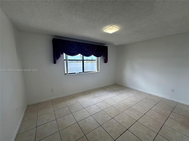 Building Photo - 1400 Jefferson Dr