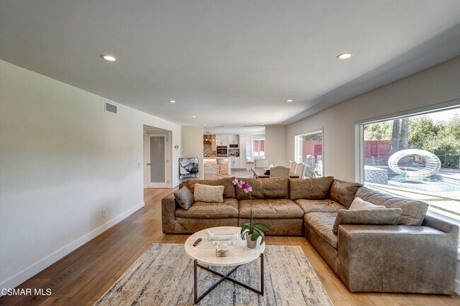 Building Photo - 4833 Dunman Ave