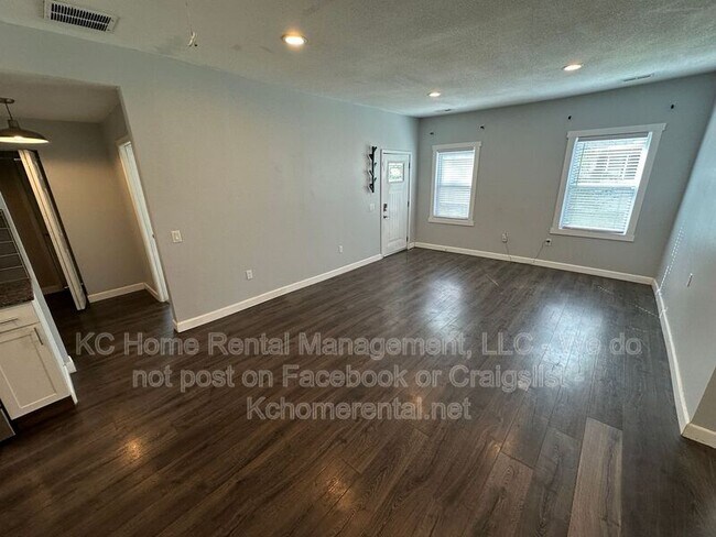 Building Photo - 316 W Elm St