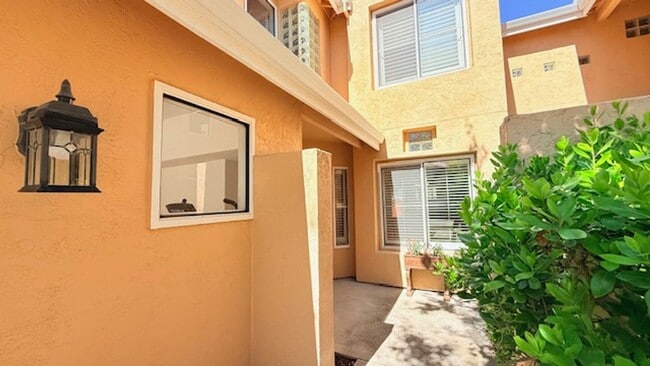 Building Photo - Gorgeous Two (2) Suites--- Executive Style 2BD/2.5BA + Loft, Two-Story TH at The Lake at Canyon L...
