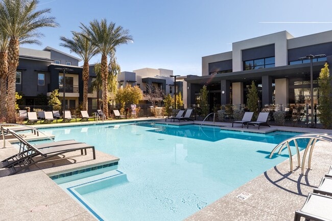 Building Photo - Luxury Summerlin townhome in resort style gated community