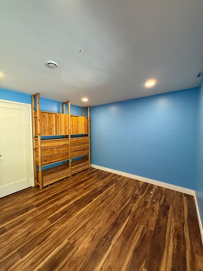 Building Photo - Charming Mid-Century Home in Shoreline