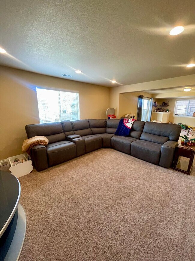 Building Photo - Gorgeous 5 Bedroom Cordera Home