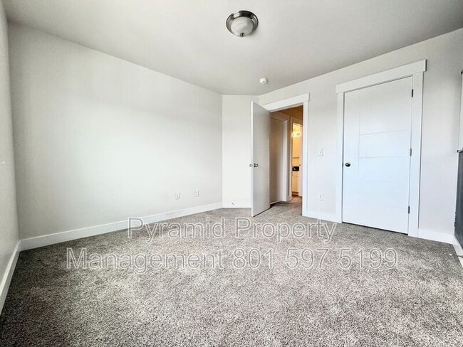 Building Photo - 15122 Gallant Dr