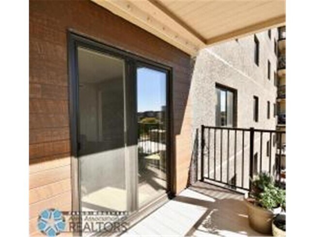 Building Photo - 1110 3rd Ave N