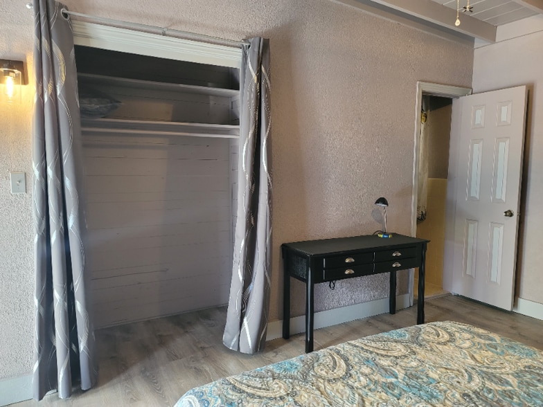 Building Photo - 5319 NE 29th St