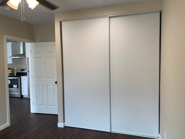 Building Photo - Super-Spacious-Super cute 1+1  ADU Apartme...