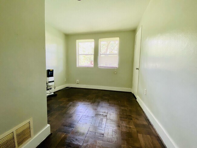Building Photo - 5263 Sybel Dr