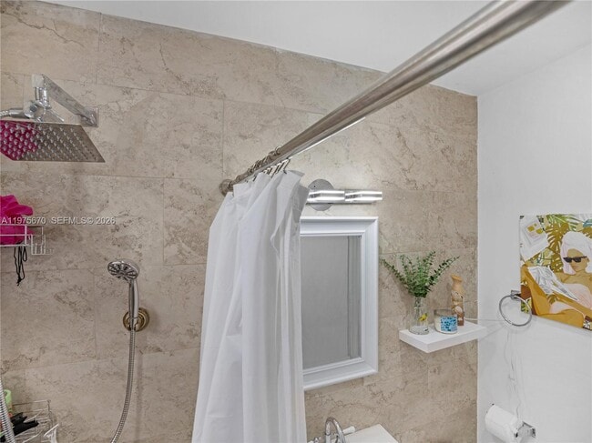 Building Photo - 920 NE 159th St