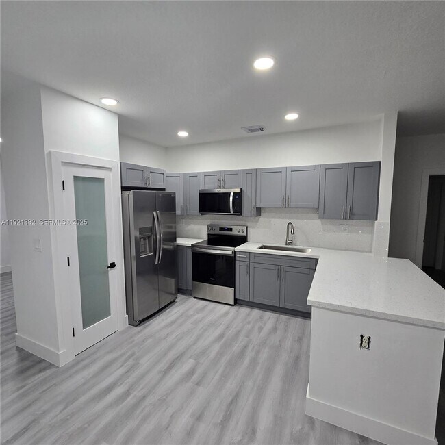 Building Photo - 4276 NE 26th Ct