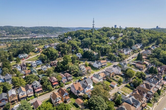 Building Photo - $200 OFF 1ST MONTH OF RENT! Gorgeous 4 bed...