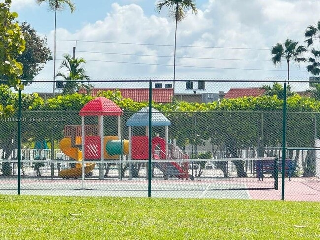 Building Photo - 5201 Geneva Ct