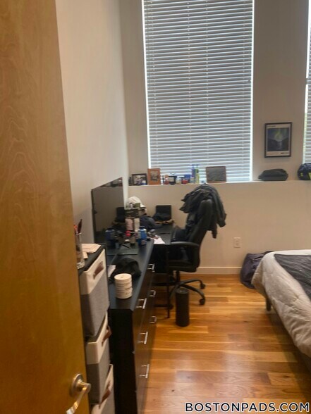 Building Photo - 600 Columbia Rd