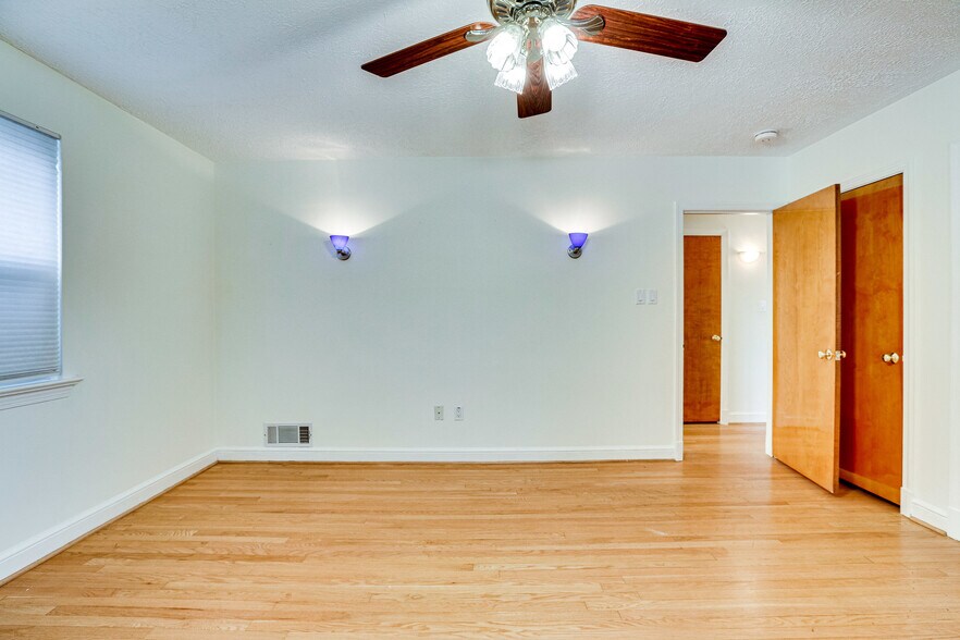 Building Photo - 5610 Wilson Blvd