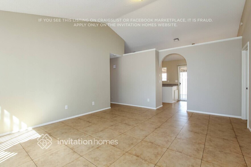 Building Photo - 7740 W Meadowbrook Ave