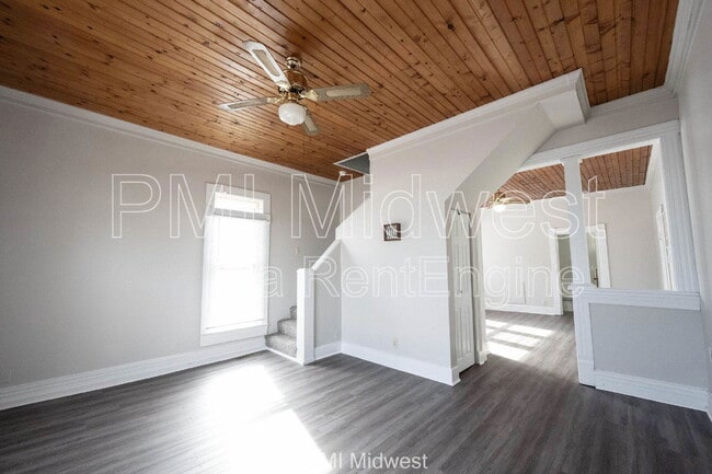 Building Photo - 632 S State St