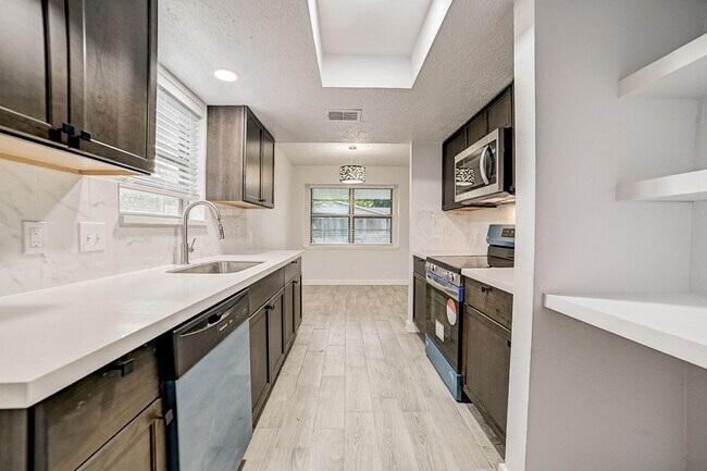 Building Photo - 3918 Cypressdale Dr