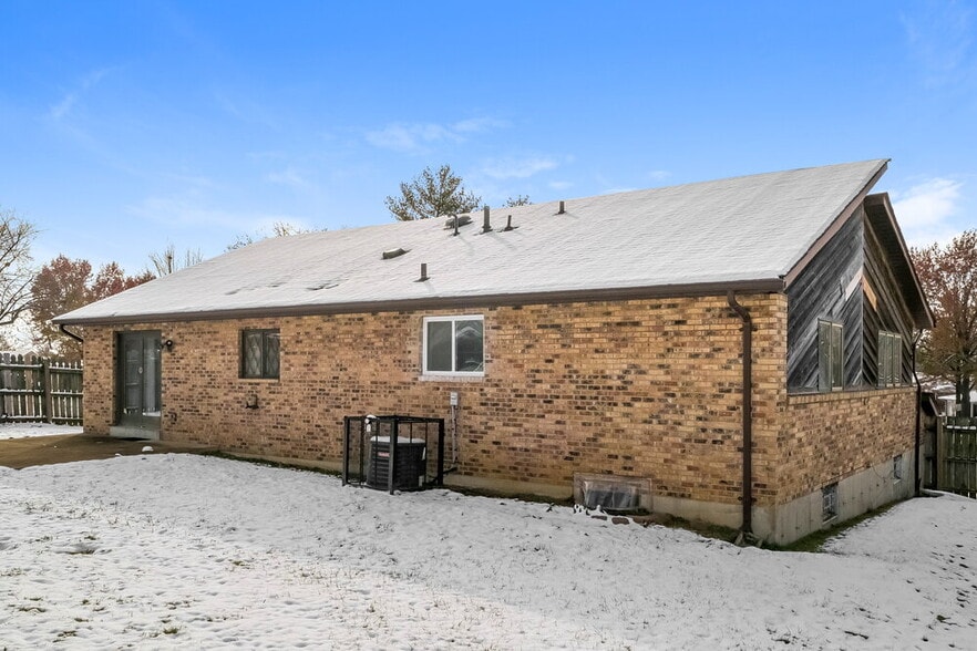 Building Photo - 11990 Roseview Ln