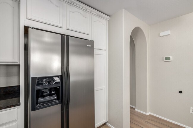 Building Photo - 3 Bed, 2 Bath in Gated Val Vista Classic