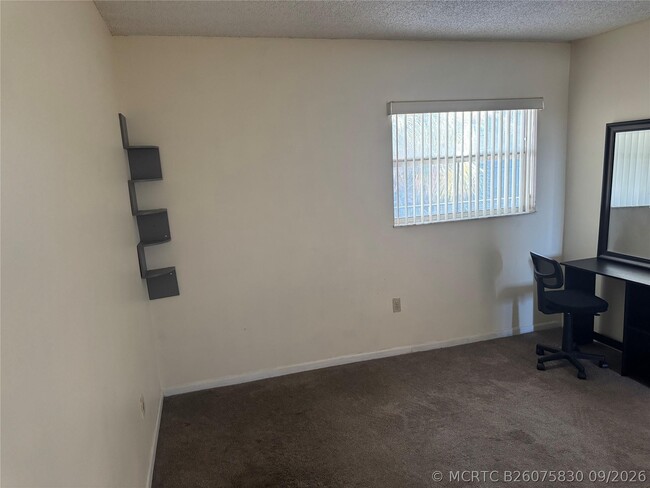Building Photo - 2860 Somerset Dr