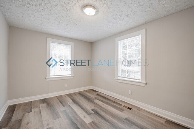 Building Photo - NOW OFFERING $250 OFF FIRST FULL MONTH IF ...