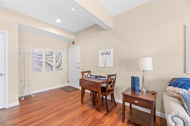 Building Photo - 558 Colony Park Dr