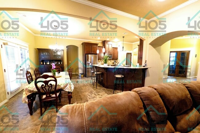 Building Photo - 3 Bedroom/3 Bathroom with bonus space in OKC