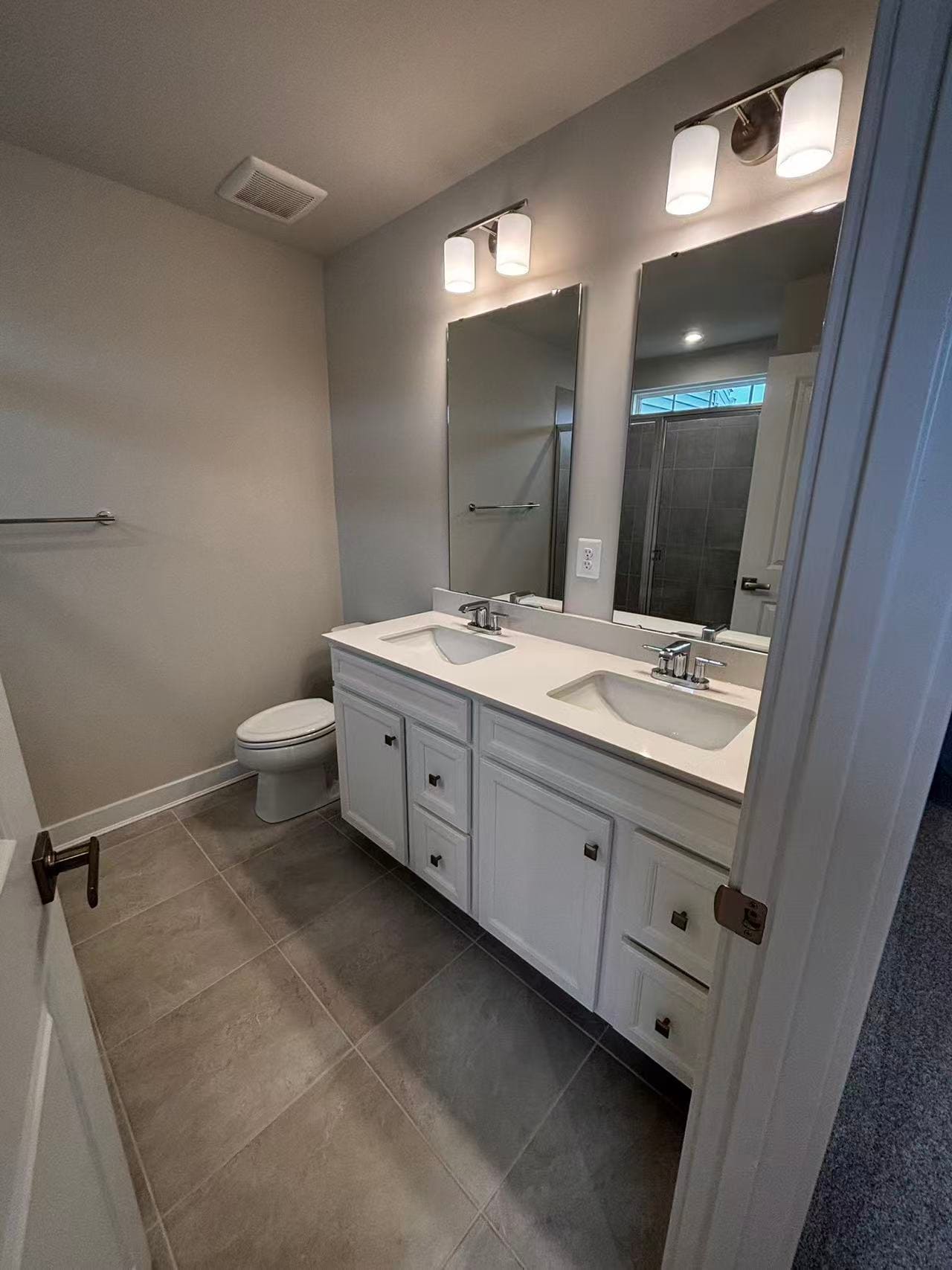 Building Photo - 735 Rosemary Way