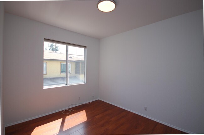 Building Photo - 1100 Rosewalk Way