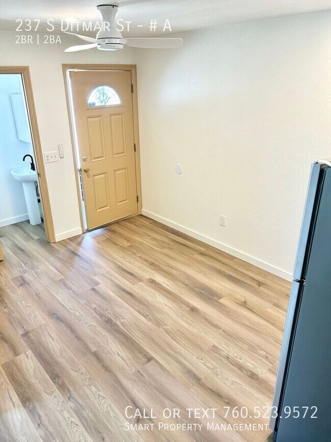 Building Photo - 237 S Ditmar St