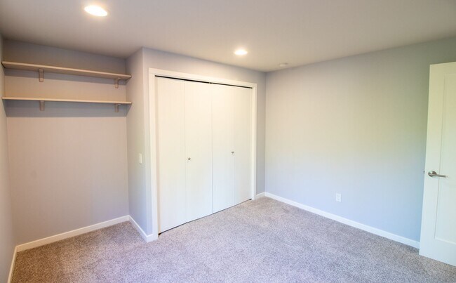 Building Photo - 5Bd/2.5Ba Redmond Home