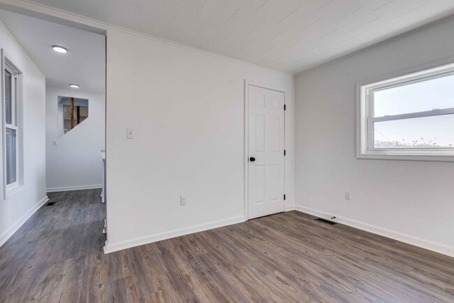 Building Photo - 328 Sweetbriar St