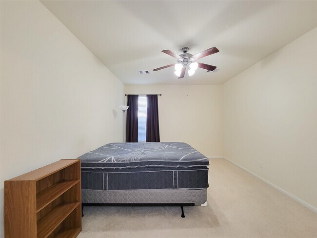 Building Photo - 17018 Taffaine Dr