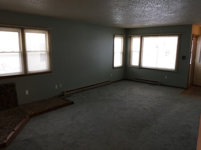 Building Photo - 1017 S 12th St