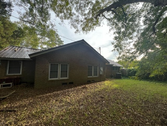 Building Photo - 106 W 6th Ave