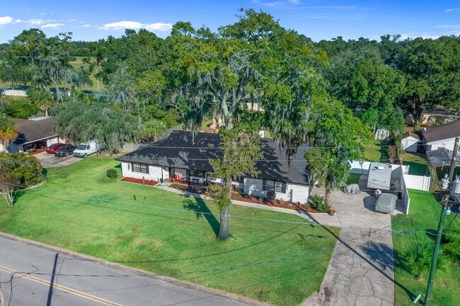 Building Photo - Exquisite SE Ocala Pool Home