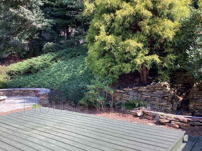 Building Photo - 49 White Ash Dr