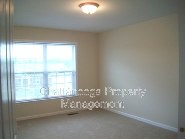 Building Photo - 28 Dove Dr