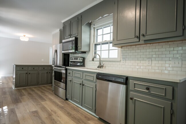 Building Photo - 1051 Crooked Creek Rd