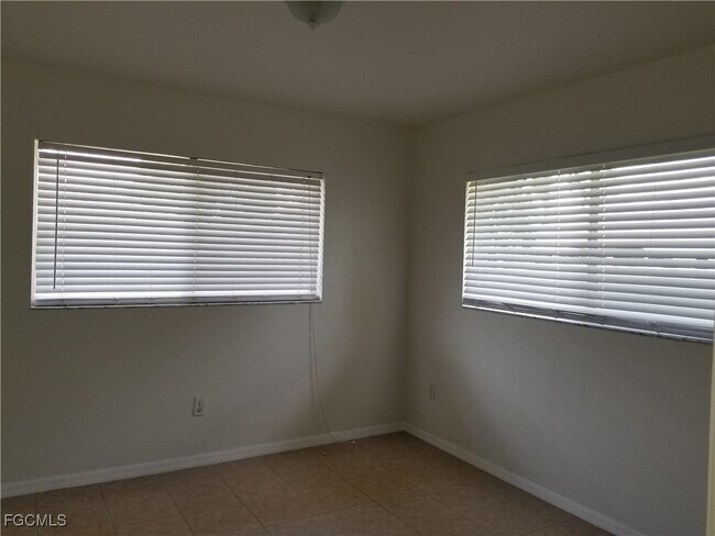 Building Photo - 1423 SE 19th St