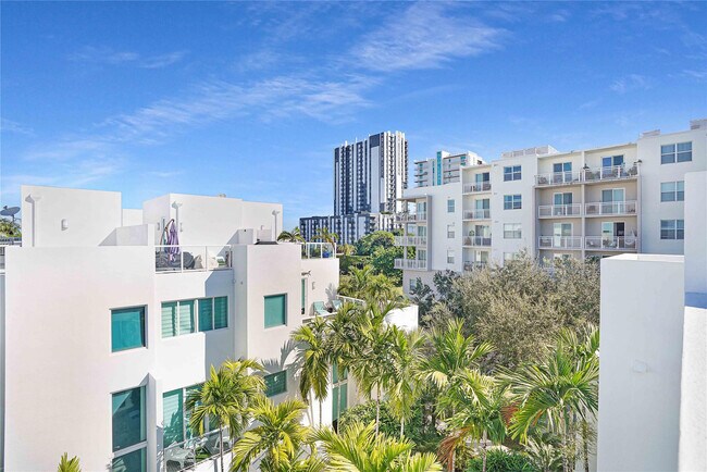 Building Photo - 741 NE 4th Ave