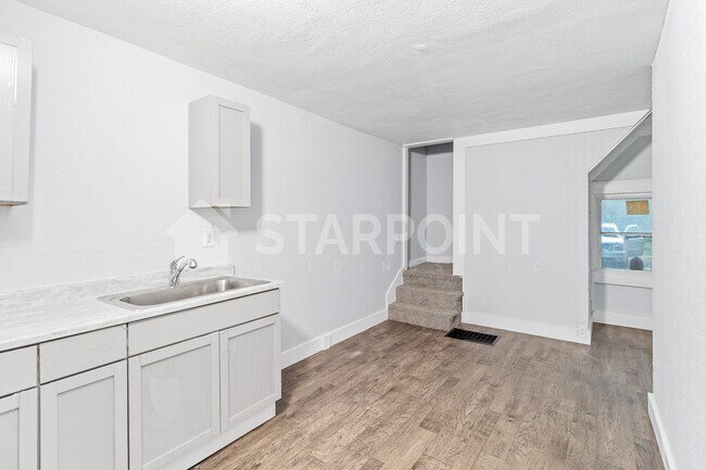 Building Photo - 2631 Northwestern Pkwy