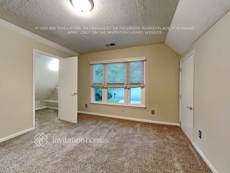 Building Photo - 6926 Wolf Run Dr
