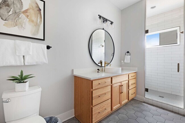 Building Photo - 915 Ramsey St