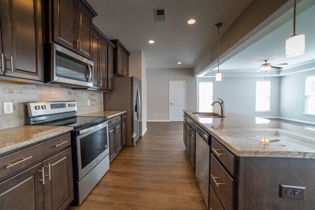 Building Photo - Available Now! ?? ?? ??!