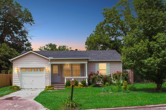 Primary Photo - 210 E 12th Pl