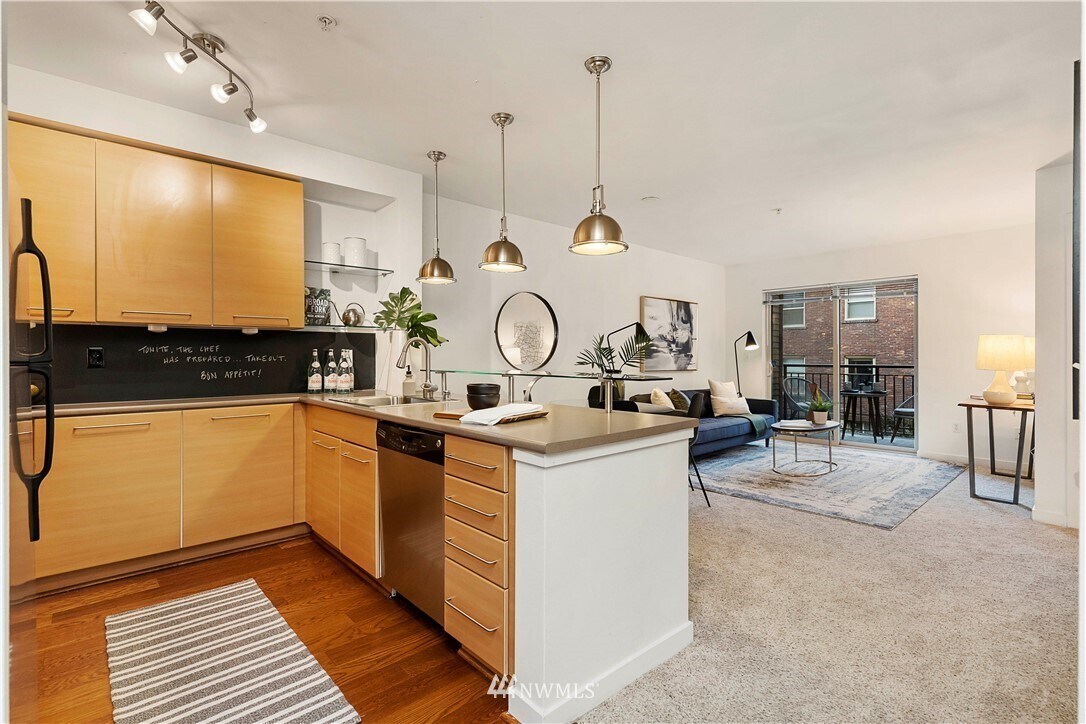Kitchen - 1420 E Pine St